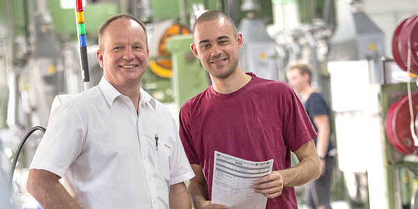 Mitarbeiter mit Vertrag