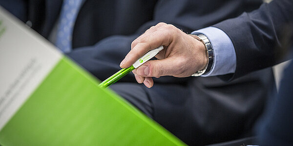 Hand mit Stift