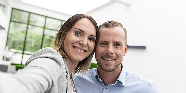 zwei Trainees bei persona service
